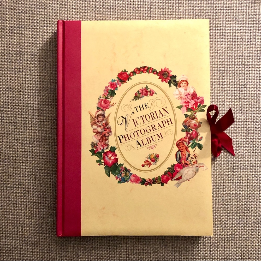 THE VICTORIAN PHOTO ALBUM NWOT GREAT GIFT IDEA